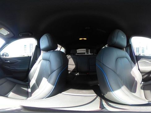 Used 2025 Buick Envista Sport Touring image 42