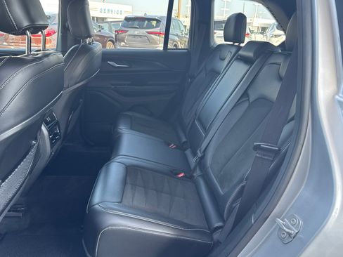 Used 2025 Jeep Grand Cherokee Altitude AWD/4WD image 6