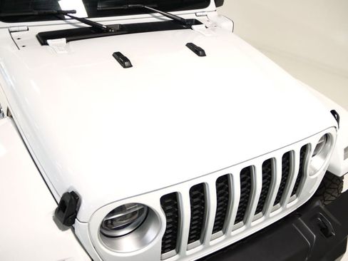 Used 2021 Jeep Wrangler Unlimited Sahara w/ Dual Top Group AWD/4WD image 35