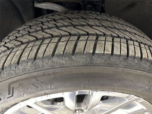 Used 2025 GMC Yukon Denali w/ Sun & Power Step Package image 23