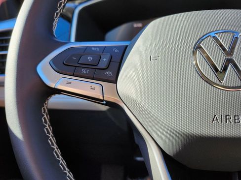New 2026 Volkswagen Taos SE image 12