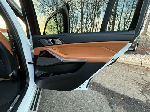 Used 2021 BMW X7 xDrive40i w/ M Sport Package image 18