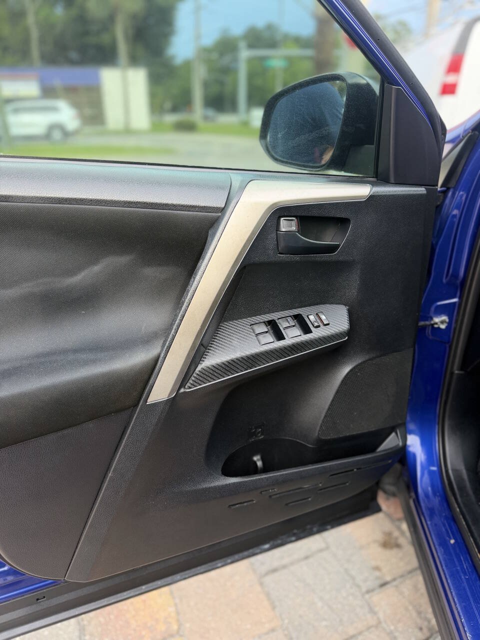 Used 2015 Toyota RAV4 LE FWD image 14