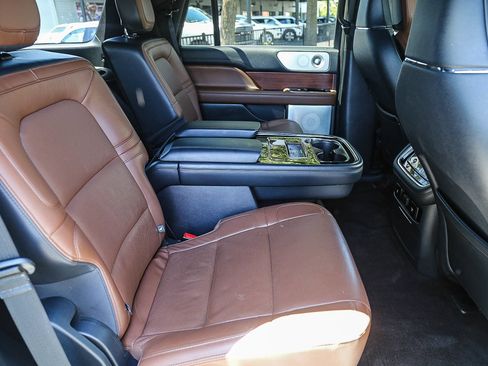 Used 2023 Lincoln Navigator Reserve AWD/4WD image 16