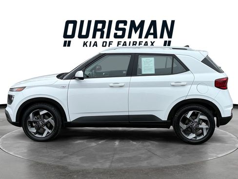 Used 2021 Hyundai Venue SEL image 3