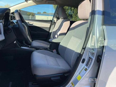 Used 2014 Toyota Corolla LE image 15