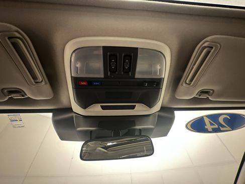 Used 2024 Subaru Crosstrek 2.0i Premium image 17