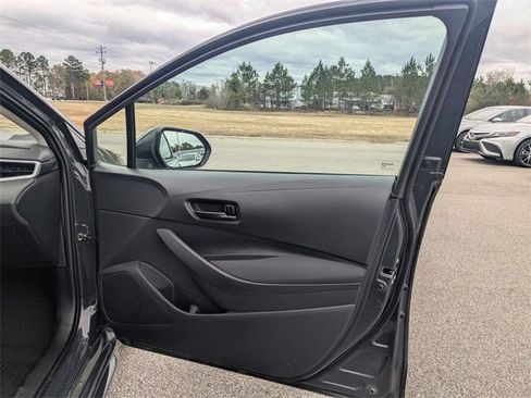 Used 2025 Toyota Corolla LE image 36