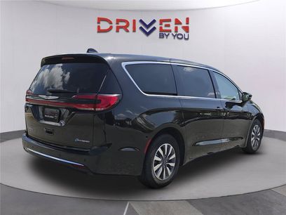 Used 2024 Chrysler Pacifica Limited
