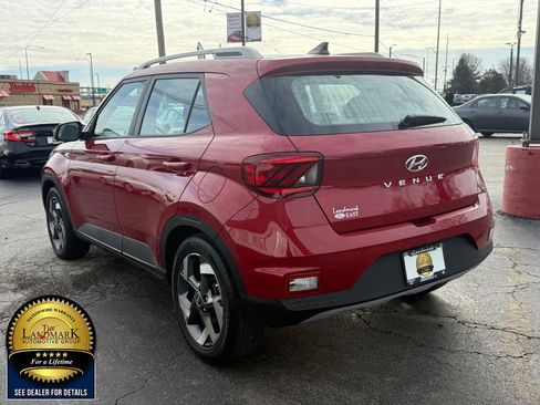 Used 2022 Hyundai Venue SEL w/ Cargo Package image 7