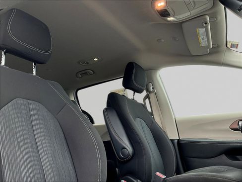 Used 2024 Chrysler Voyager LX FWD image 28
