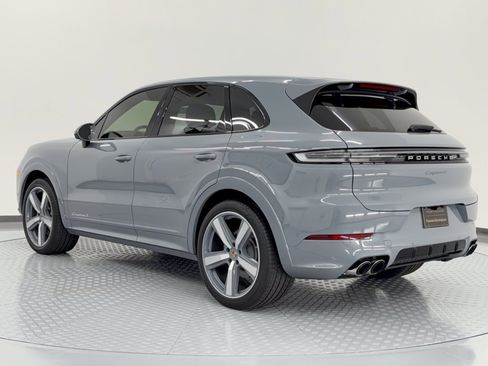 Certified 2025 Porsche Cayenne S AWD/4WD image 3