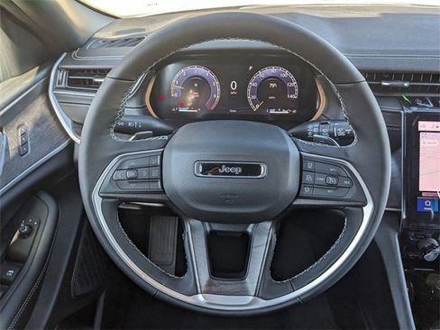 New 2025 Jeep Grand Cherokee Limited image 17