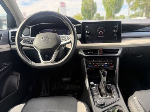 Used 2025 Volkswagen Taos SEL AWD/4WD image 22