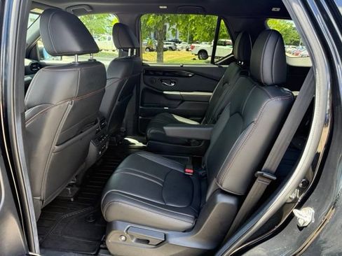 Used 2025 Honda Pilot TrailSport image 24