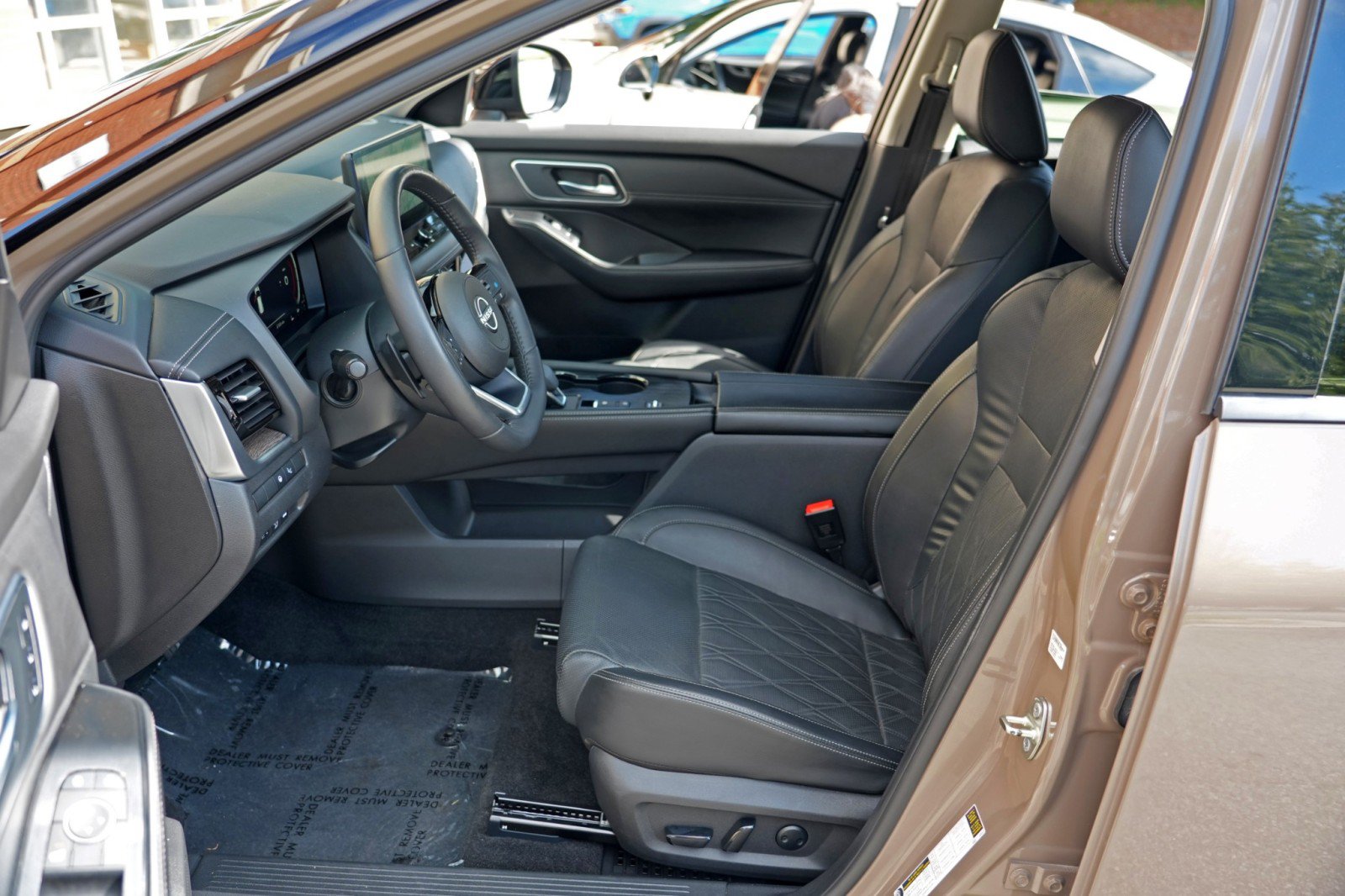 Used 2024 Nissan Rogue Platinum w/ Platinum Premium Package FWD image 16