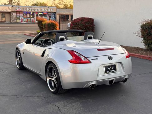Used 2012 Nissan 370Z Roadster RWD image 21