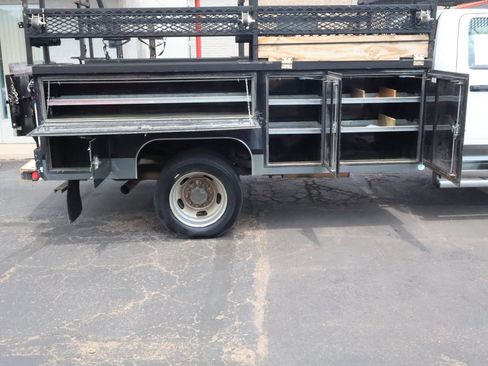 Used 2018 RAM 5500 Tradesman w/ Payload Upgrade Package AWD/4WD image 12