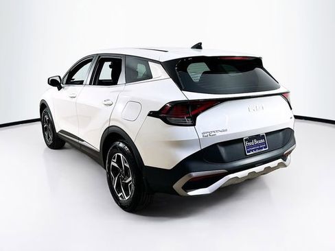 Used 2023 Kia Sportage LX image 7
