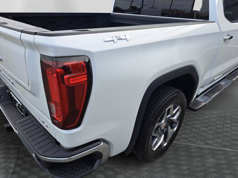 Used 2025 GMC Sierra 1500 SLT w/ SLT Premium Package AWD/4WD image 18