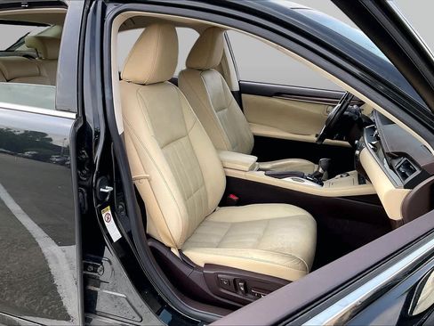 Used 2016 Lexus ES 350 w/ Ultra Luxury Package FWD image 8