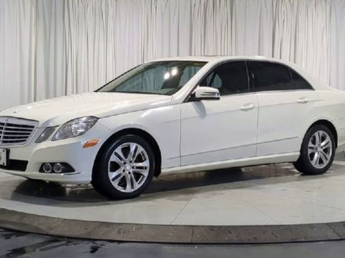 Used 2011 Mercedes-Benz E 350 4MATIC Sedan image 4