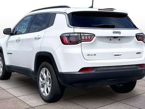 Used 2024 Jeep Compass Latitude AWD/4WD image 2