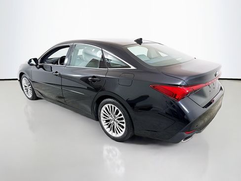 Used 2019 Toyota Avalon Limited image 5
