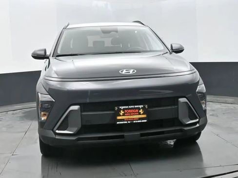 Used 2024 Hyundai Kona SEL image 3