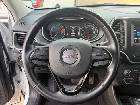 Used 2021 Jeep Cherokee Latitude Plus FWD image 23