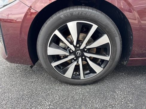Used 2024 Nissan Sentra SV w/ SV Premium Package FWD image 13