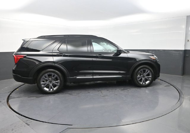 Used 2025 Ford Explorer Active w/ Active Comfort Package AWD/4WD image 9