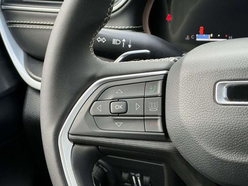 Used 2023 Jeep Grand Cherokee Altitude AWD/4WD image 23