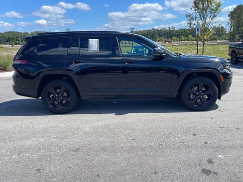 Used 2025 Jeep Grand Cherokee L Altitude RWD image 8