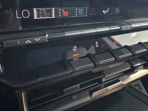 Used 2024 GMC Hummer EV 2X w/ LPO, Illumination Package image 37