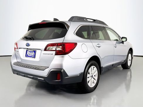 Used 2018 Subaru Outback 2.5i Premium image 5