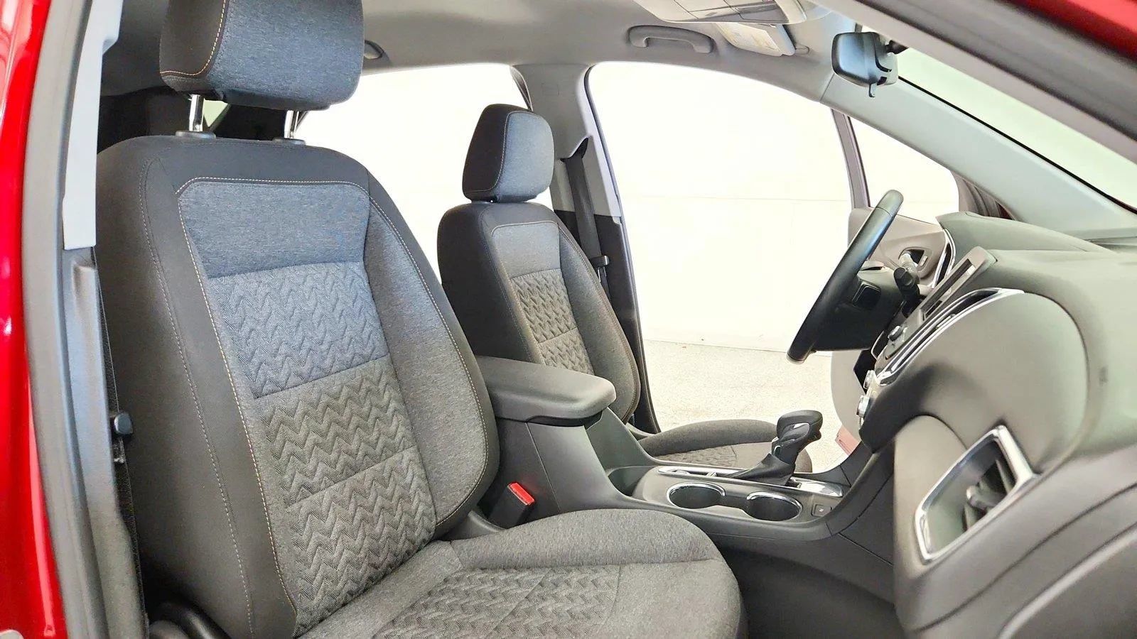 Used 2024 Chevrolet Equinox LT FWD image 31