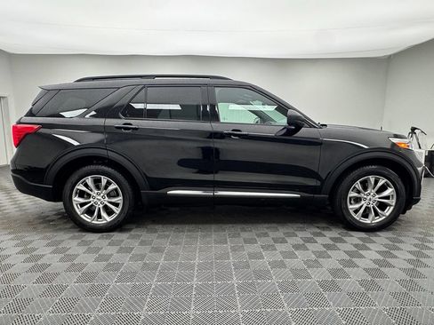Used 2020 Ford Explorer XLT w/ Equipment Group 202A AWD/4WD image 5