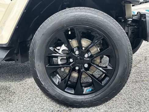 Used 2022 Jeep Wrangler Unlimited Sahara w/ Cold Weather Group image 13