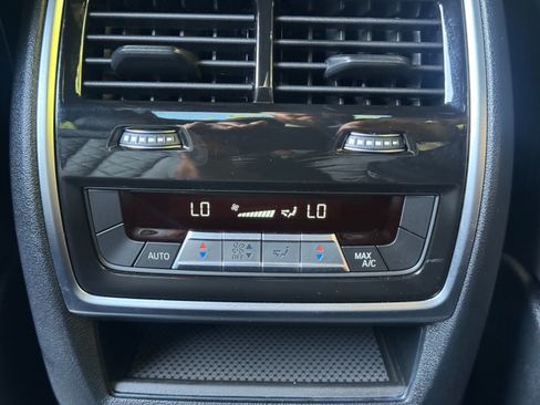 Used 2023 BMW X7 xDrive40i w/ M Sport Package AWD/4WD image 43