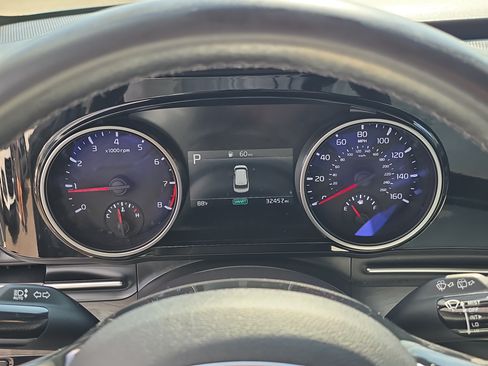 Certified 2024 Kia Carnival EX FWD image 32
