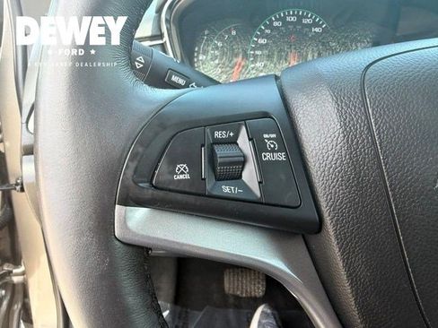 Used 2022 Chevrolet Trax LT w/ Premium Seat Package AWD/4WD image 14