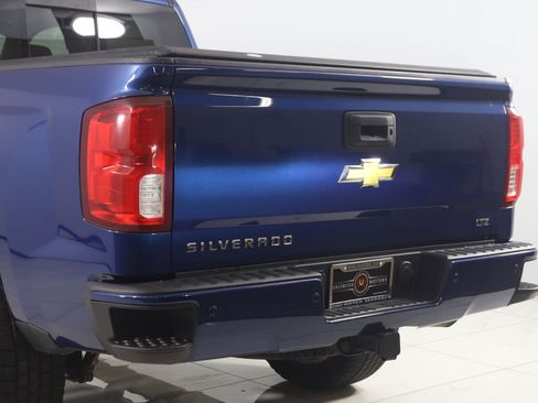 Used 2017 Chevrolet Silverado 1500 LTZ Z71 w/ LTZ Plus Package AWD/4WD image 21