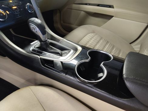 Used 2016 Ford Fusion SE FWD image 26