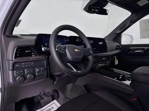 New 2026 Chevrolet Suburban LS image 9