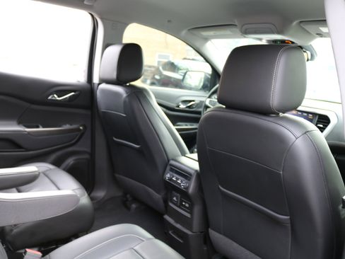 Used 2023 GMC Acadia SLT image 34