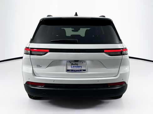 Used 2023 Jeep Grand Cherokee Altitude RWD image 6