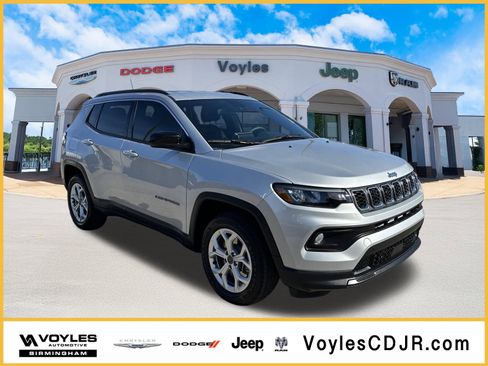 Used 2025 Jeep Compass Latitude image 1