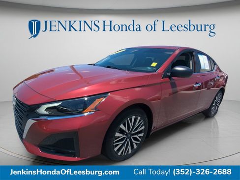 Used 2025 Nissan Altima 2.5 SV FWD image 8