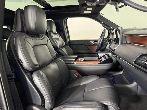 Used 2023 Lincoln Navigator Reserve image 38
